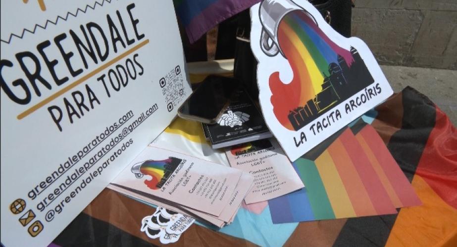 Los miembros de los colectivos se han acercado a los ciudadanos para concienciar de la discriminación que sufren