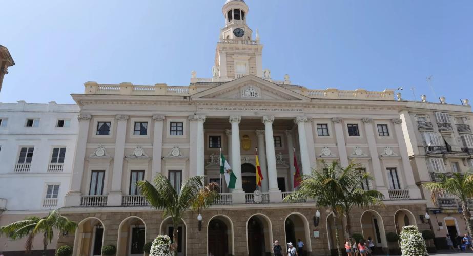 Fachada del Ayuntamiento de Cádiz 