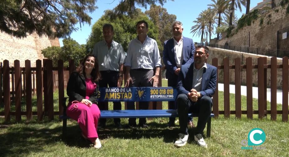 El Parque 'El Pelícano' cuenta con un nuevo espacio: el "Banco de la Amistad". 