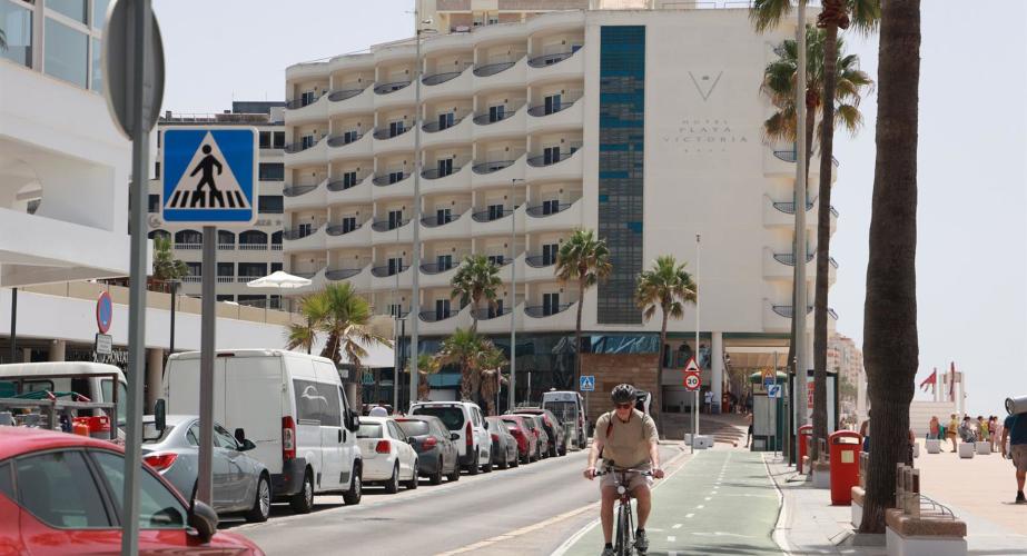 Hoteles en la playa de la Victoria de Cádiz