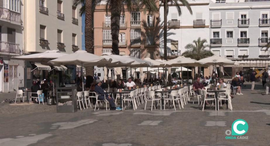 El sector servicios encabeza el descenso del paro en la provincia. 