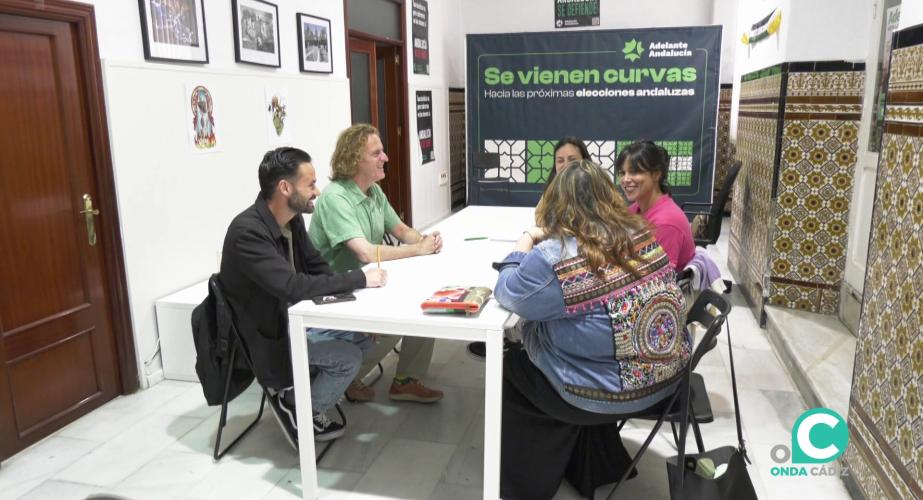 Encuentro de dirigentes de Adelante Andalucía con el colectivo PITS en la sede la formación
