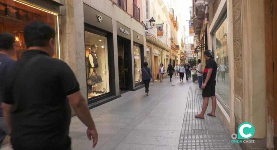 Imagen de una de las calles comerciales de la capital gaditana
