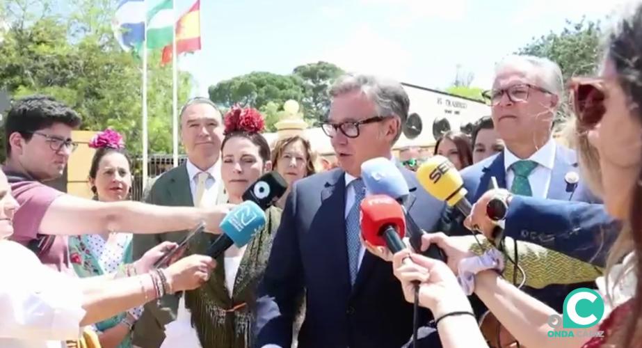 Manuel Gavira atiende a los medios en su visita a la Feria de Jerez