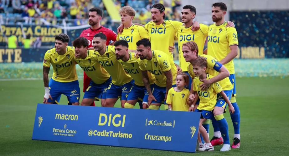 Fomración de la escuara cadista en el choque del pasado viernes