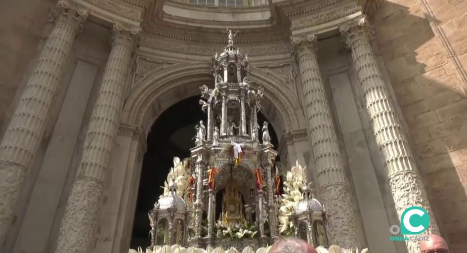La Custodia a su salida de la Catedral de Cádiz el pasado 2025