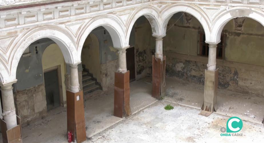Patio del inmueble del antguo centro educativo