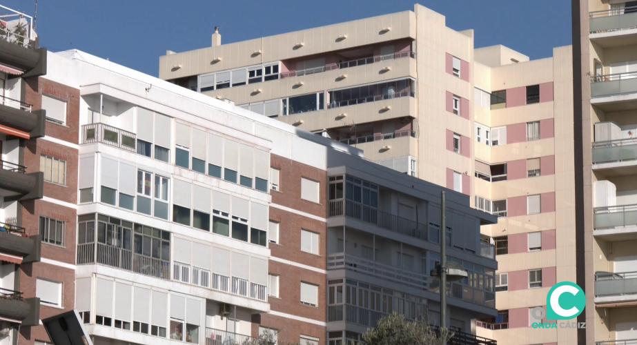 Fachadas de edificios en la avenida de capital gaditana