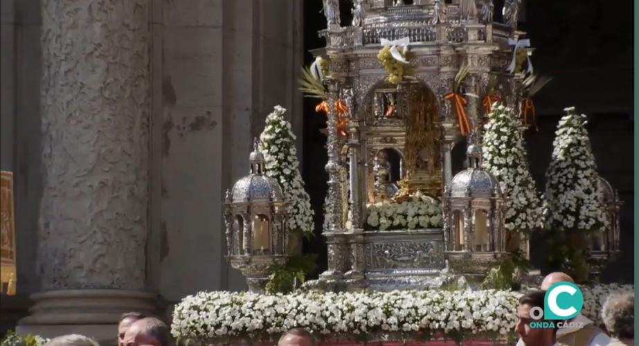 Radiante jornada de Copus Christi en Cádiz.
