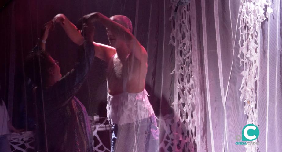 Montdedutor llevó a las tablas del Gran Teatro Falla la pieza “Danzas románticas”.
