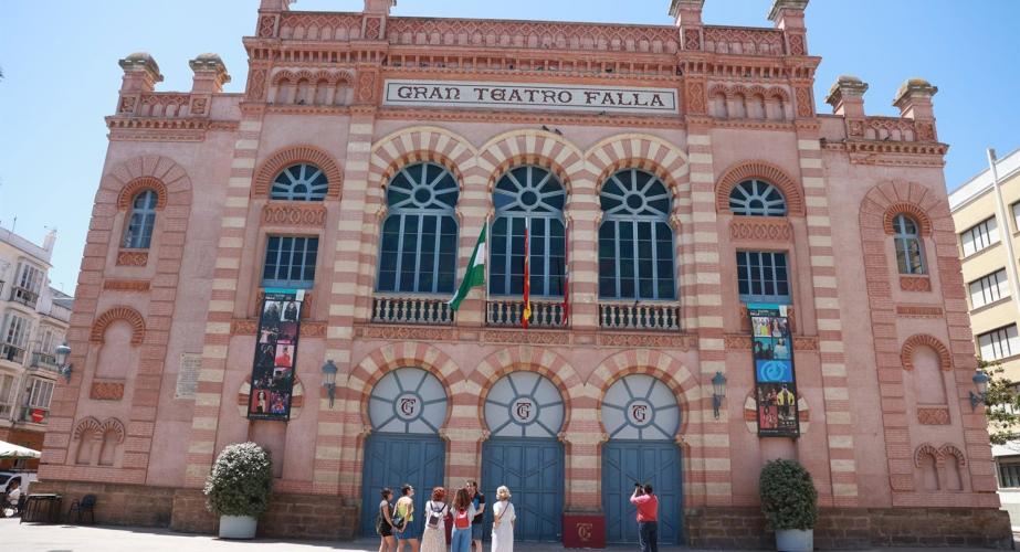 Imagen de la puerta del Gran Teatro Falla de Cádiz.