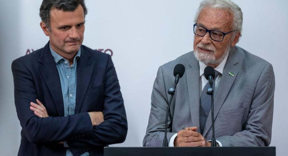 Bruno García y Jesús Maeztu durante una rueda de prensa en el Ayuntamiento de Cádiz