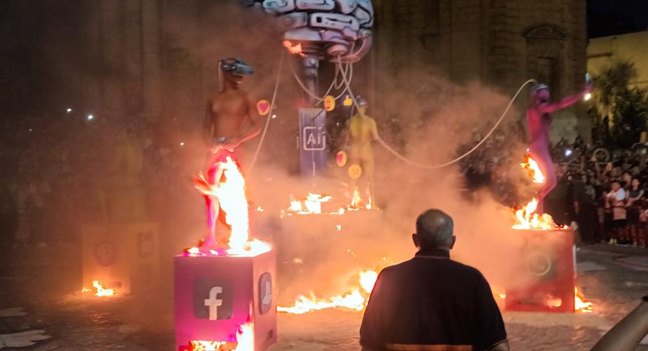 El juanillo oficial del Ayuntamiento en la plaza de la Catedral fue el que despidió una completa jornada
