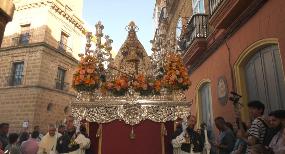 Traslado de la Patrona y del Dulce Nombre de Jesús en la víspera del Corpus.