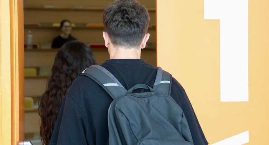 Entrada a la Prueba de Acceso a la Universidad de 2026 en Cádiz.