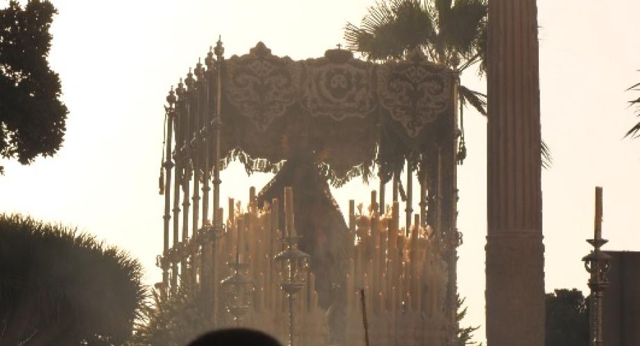 La archicofradía llevó la imagen hasta el convento de las Carmelitas Descalzadas en el día previo a su despedida de la ciudad