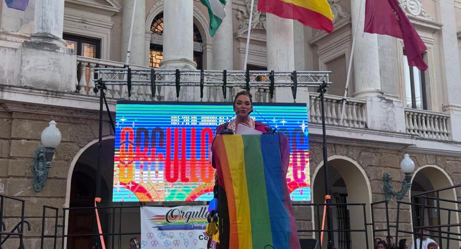 La pregonera resaltó el papel de Cádiz como ciudad abierta y libre, donde siempre se ha respetado a hombres y mujeres