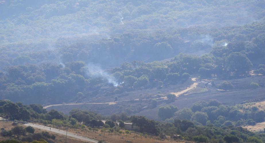 Medios aéreos trabajan en la zona de la Sierra de Cádiz afectada