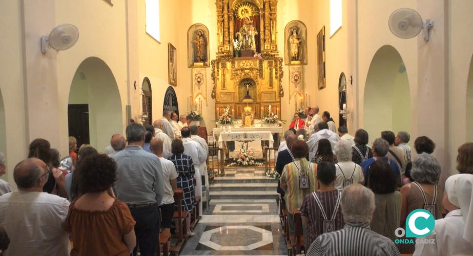 Momento de la Eucaristía, celebrada este viernes, en el Convento de las Carmelitas Descalzas de Cádiz.