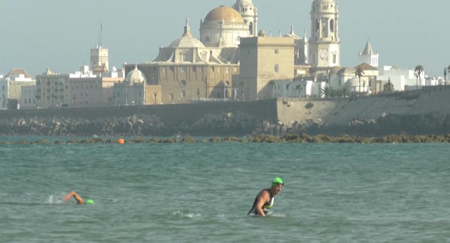 Cerca de 200 deportistas participarán este domingo en la XXXVI edición de la Travesía Internacional a nado Ciudad de Cádiz.