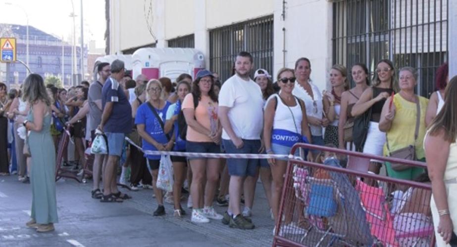 Aparcamientos completos, bares llenos y mucho público por la calle en el segundo fin de semana de agosto