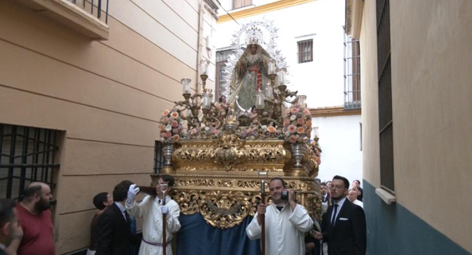 La celebración de la Asunción de la Virgen se hace patente en las calles de la ciudad.