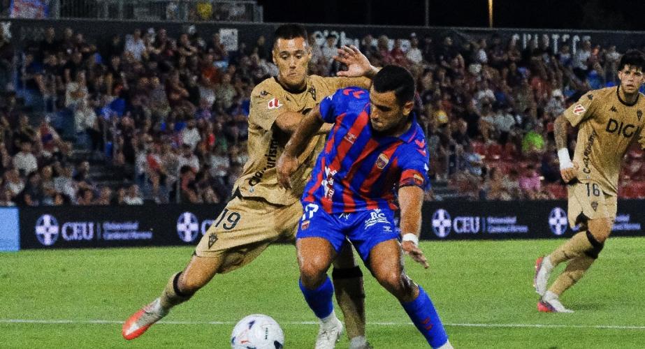 Izeta en una acción con Clemente (Foto: LaLiga)