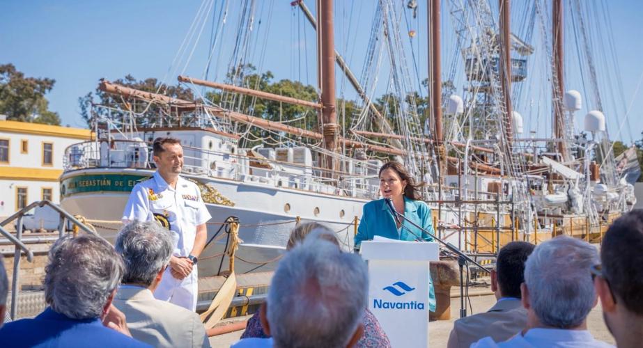 La alcaldesa de San Fernando anuncia el galardon ante el navio en un acto en Navantia
