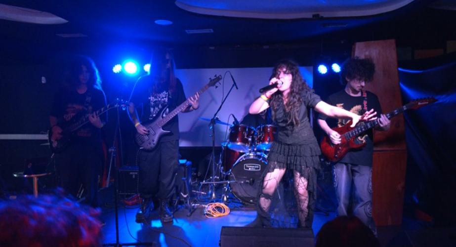 Cuatro bandas acompañaron la tarde musical en la sala Soho de la Punta de San Felipe.