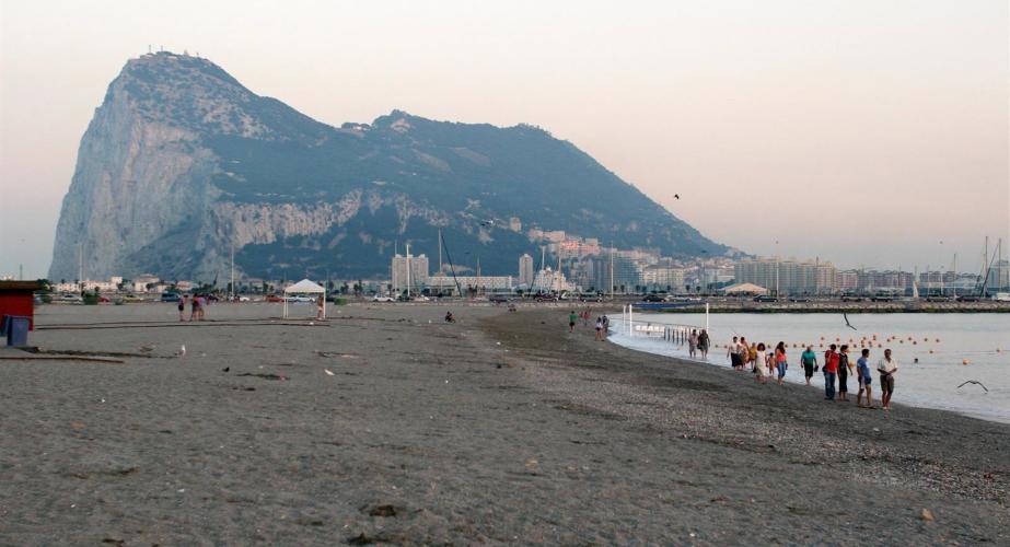 Vista de Gibraltar desde La Linea de la Concepción.