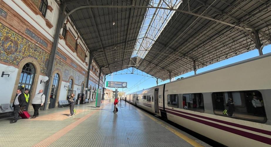 Un Alvía en la estación de la localidad gaditana