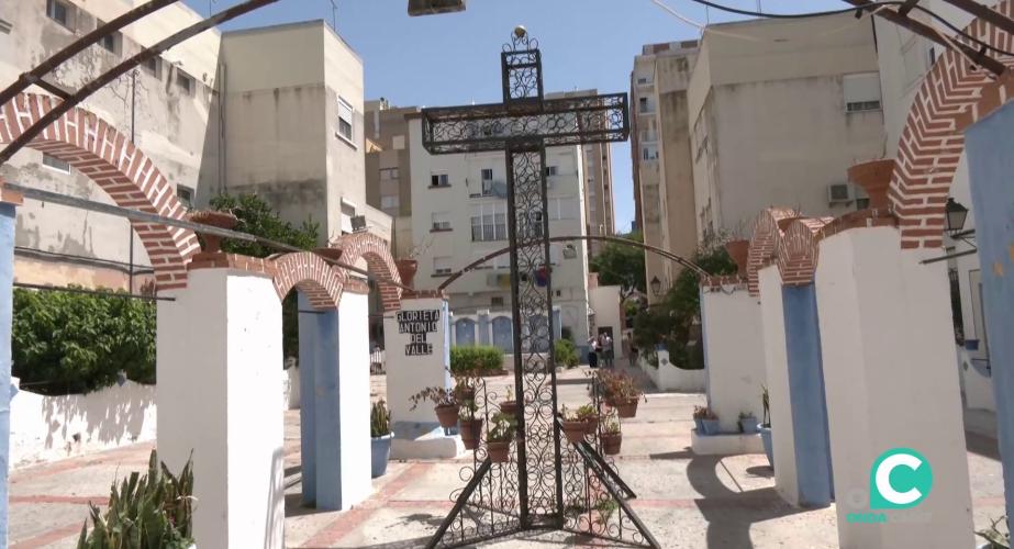 Cruz en uno de los patios de La Tacita