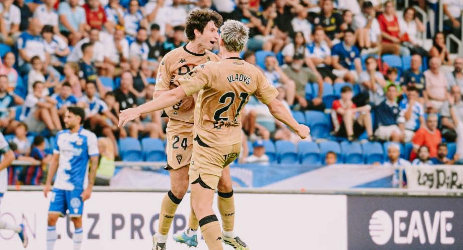 Vladys e Ibon Sánchez celebran el tanto del empate (Foto: Cádiz CF)