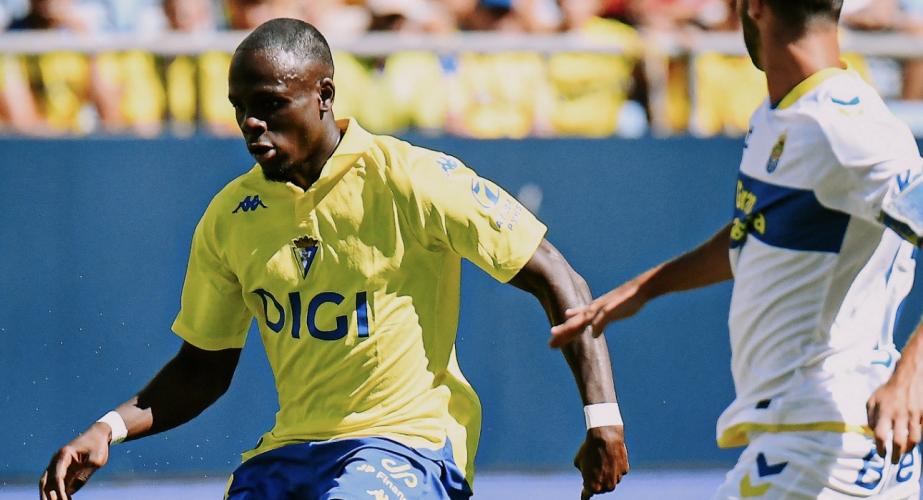 Doué en una acción del choque (Foto: Cádiz CF)