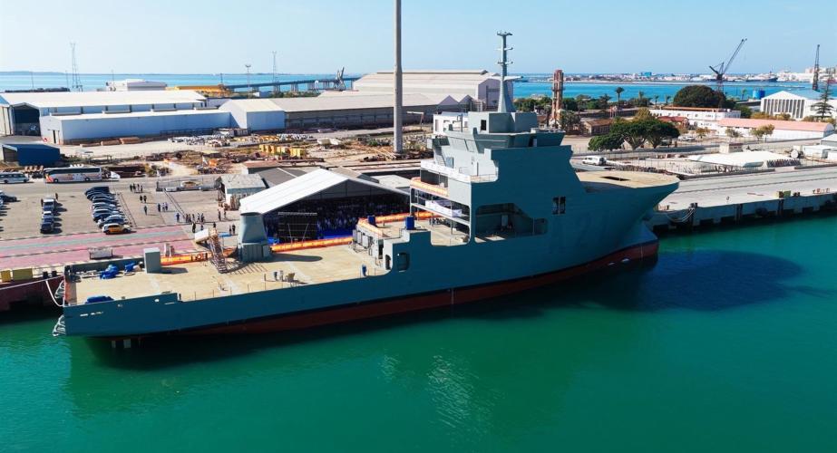 El buque  será capaz de transportar un mini-submarino de rescate y realizar exploraciones e intervenciones subacuáticas