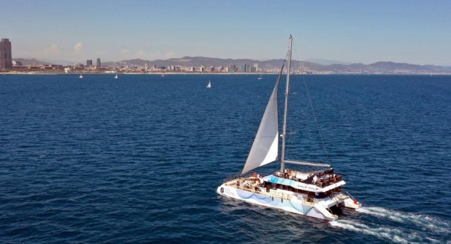Foto de archivo del catamarán.
