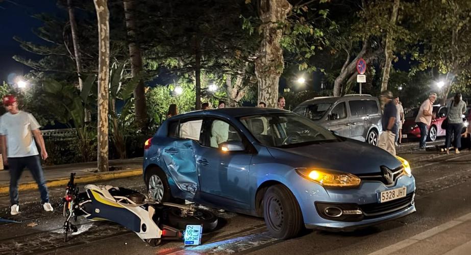 El herido ha sido trasladado al hospital Puerta del Mar consciente aunque con heridas de gravedad