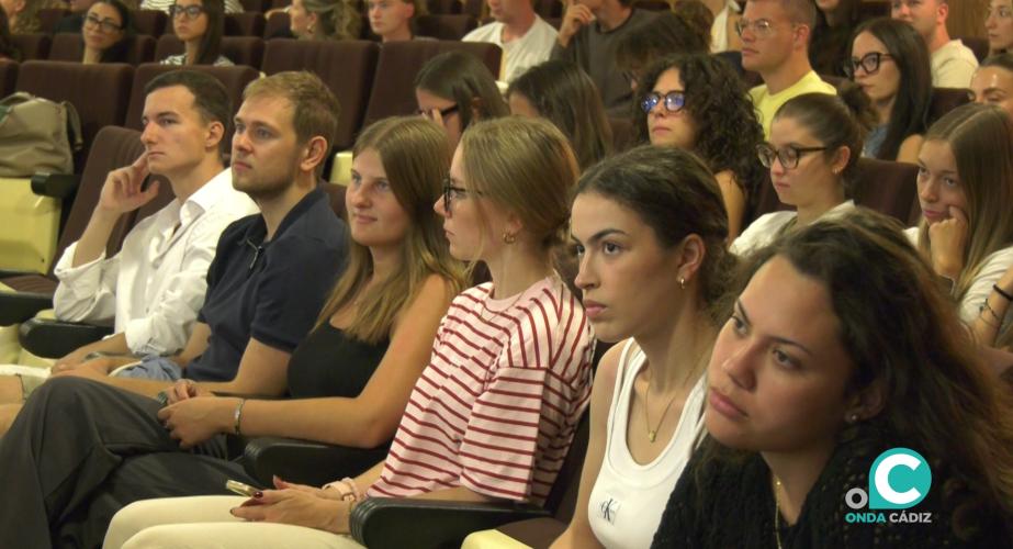 El alumnado de Erasmus durante la bienvenida este lunes.