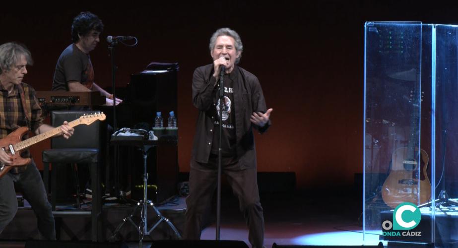 El cantante arrancó su concierto con el tema 'Buenvenidos'. 