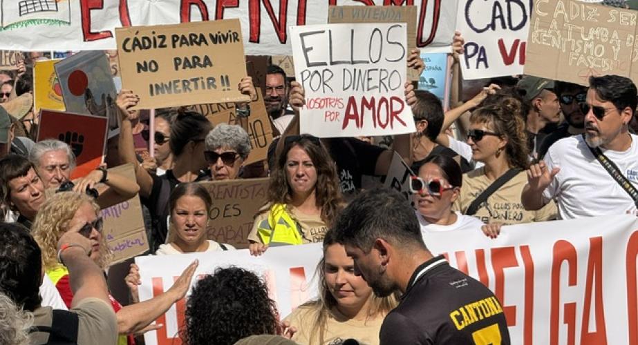 Manifestación por la vivienda en Cádiz
