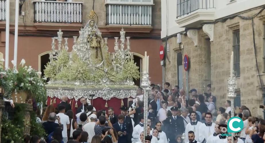 Imagen de la Patrona a su salida de Santo Domingo 