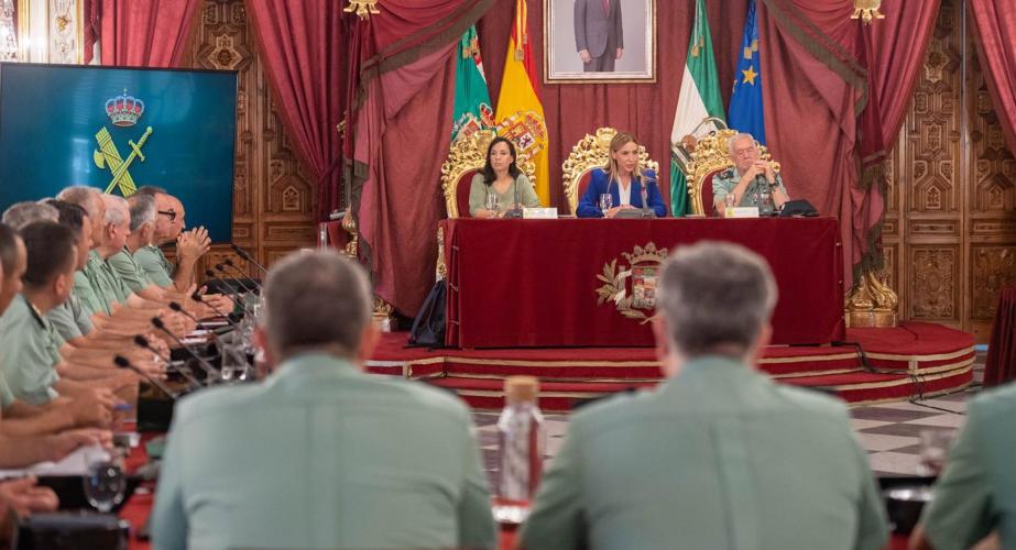 La presidenta de la Diputación de Cádiz, Almudena Martínez del Junco, ha intervenido este sábado en una reunión del Consejo Superior de la Guardia Civi