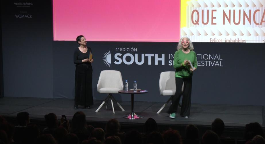 María Guerra y Mariola Cubells, protagonizaron ‘Señoras y señoras’ en el Teatro del Títere La Tía Norica.
