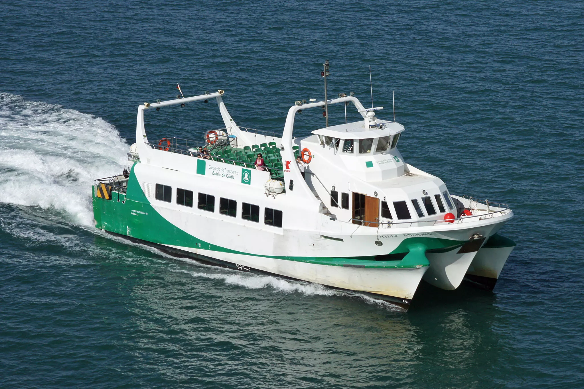 noticias cadiz catamarán en mar.jpg