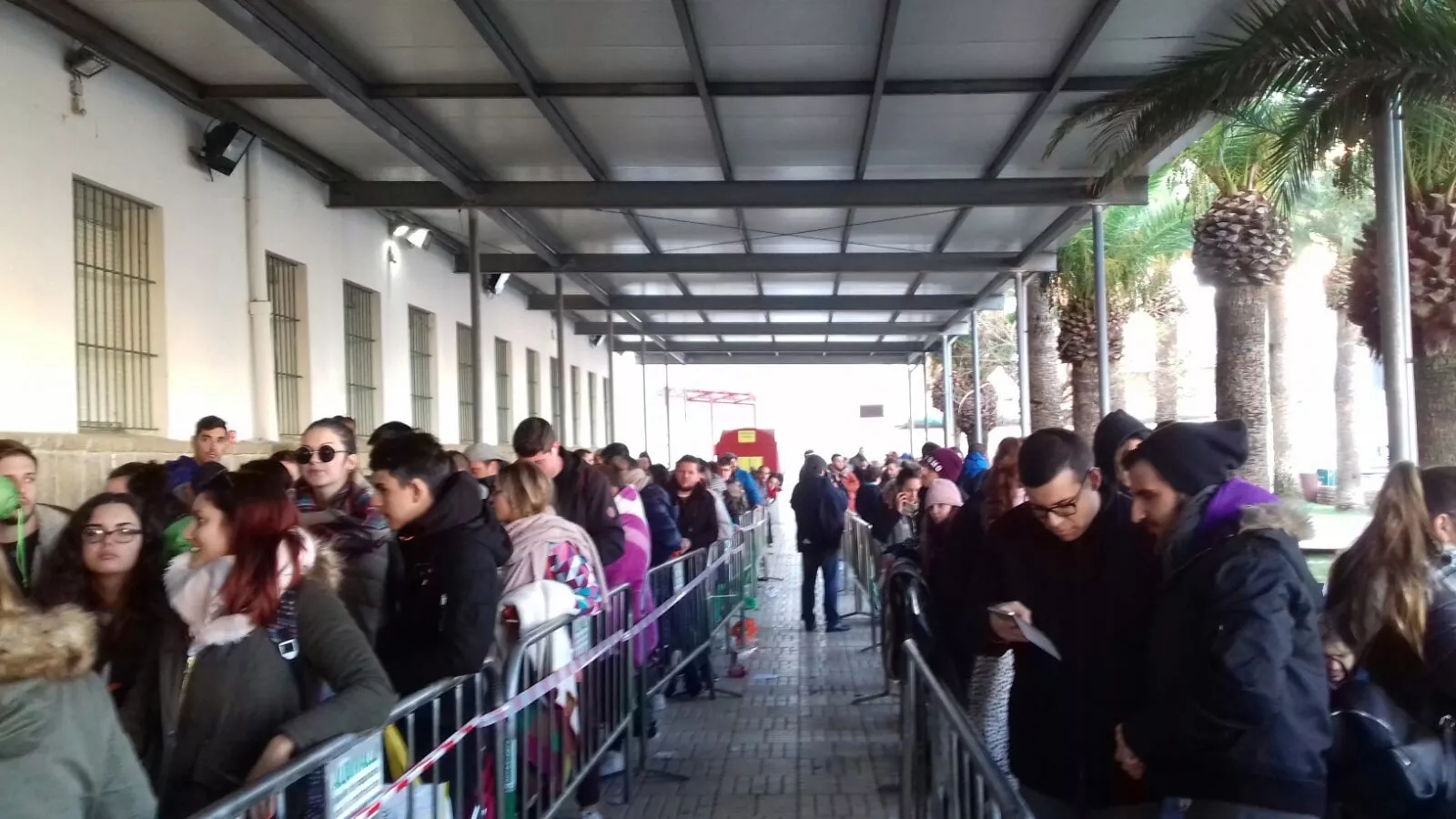 noticias cadiz cola entrada carnaval  gente .jpg