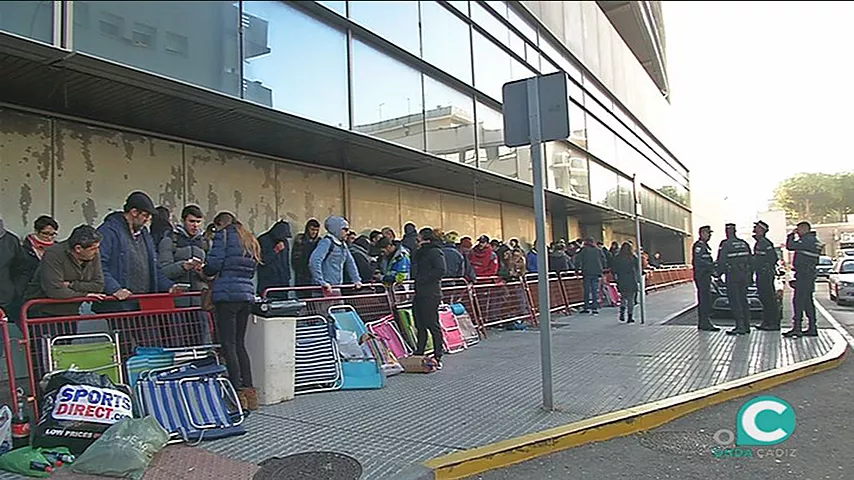 noticias cadiz colas_3.jpg noticias cadiz colas_3.jpg