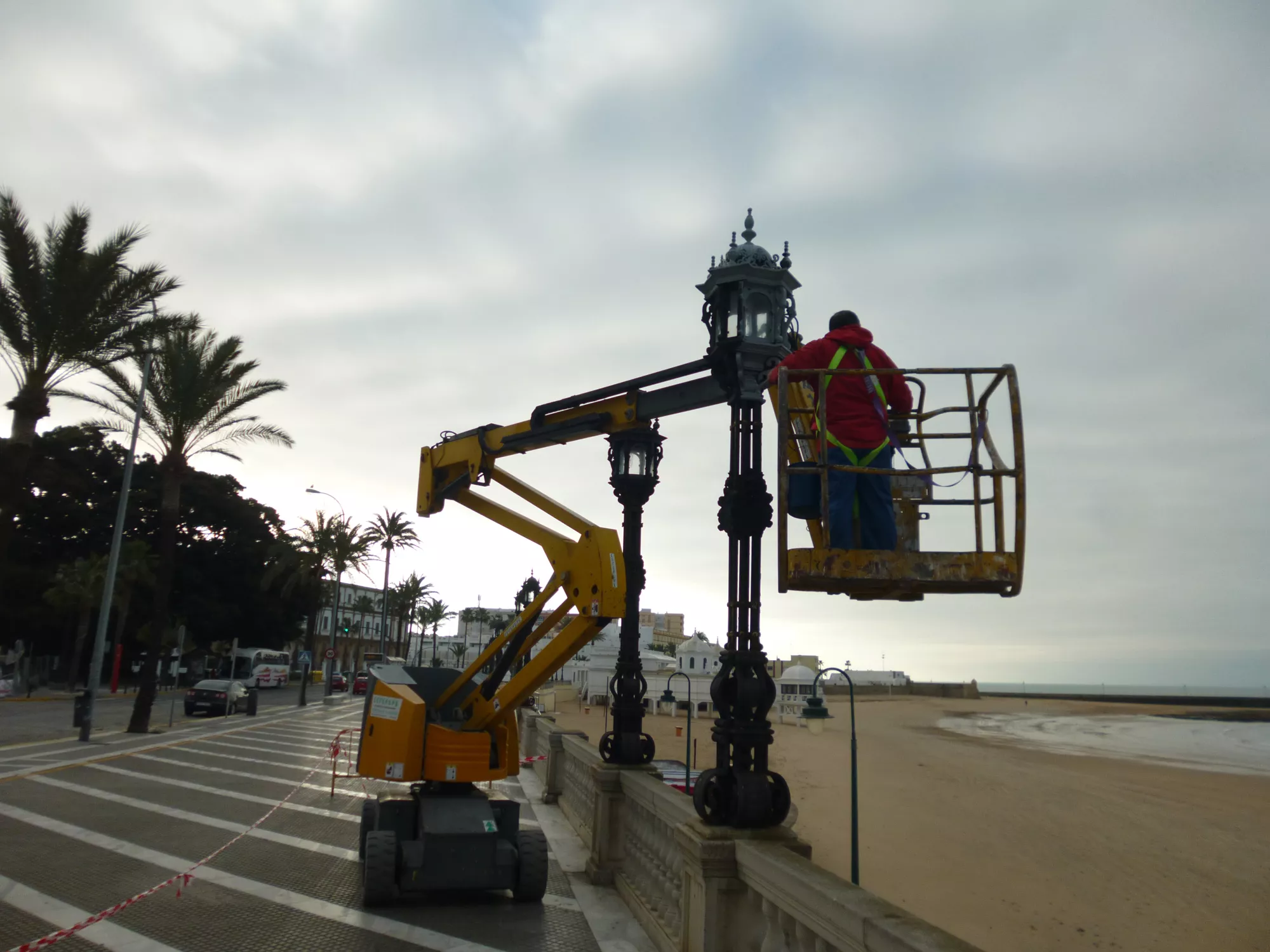 noticias cadiz mantenimiento farolas.jpg