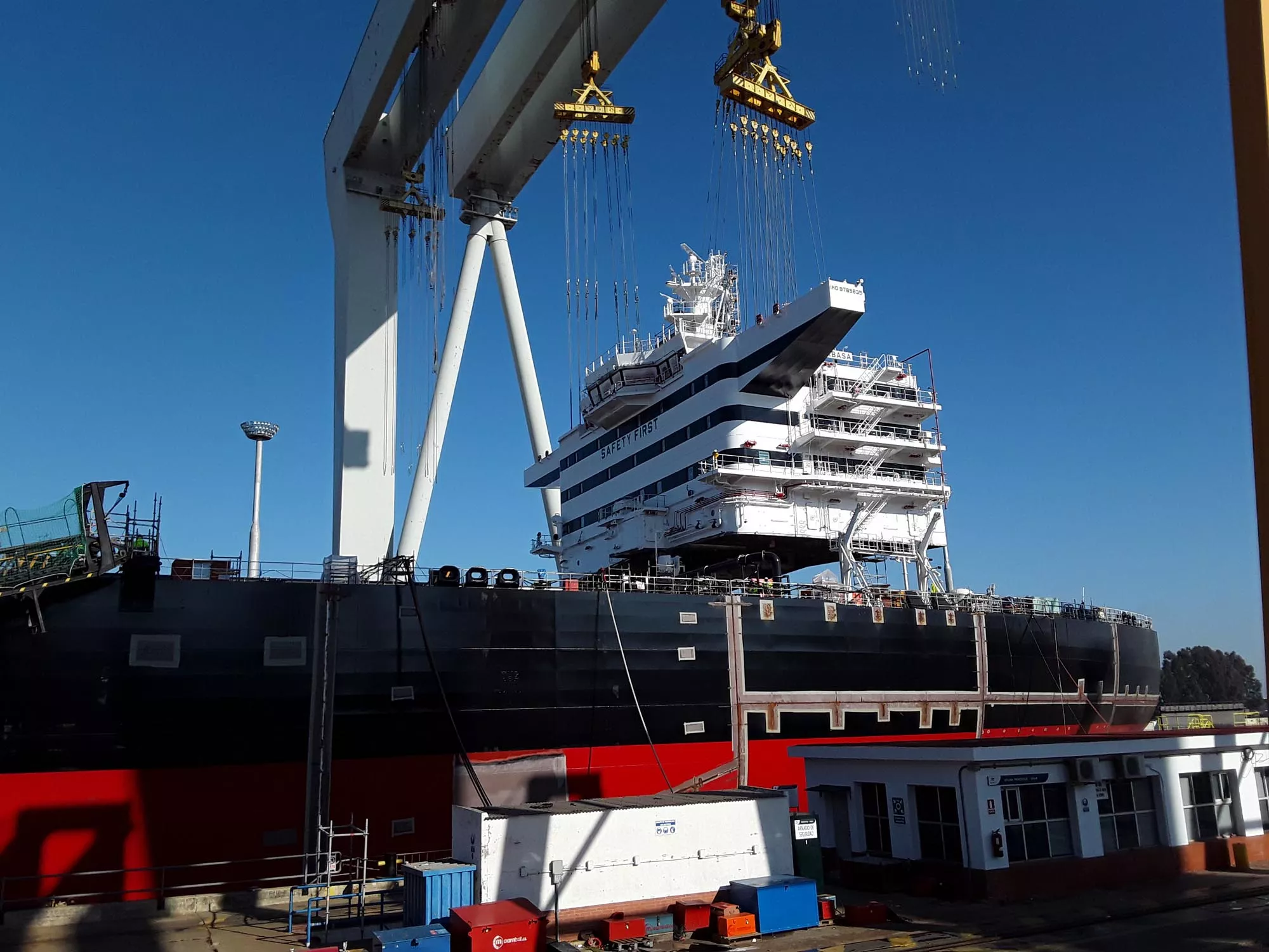 noticias cadiz montaje superpetrolero.jpg noticias cadiz montaje superpetrolero.jpg