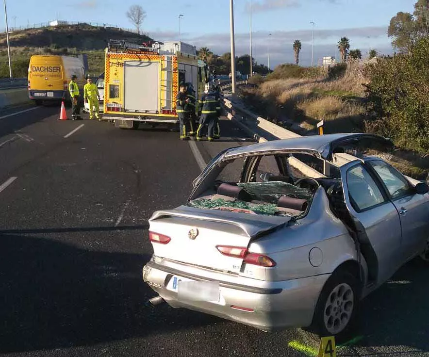 noticias cadiz rescatada una conductora en algeciras.jpeg