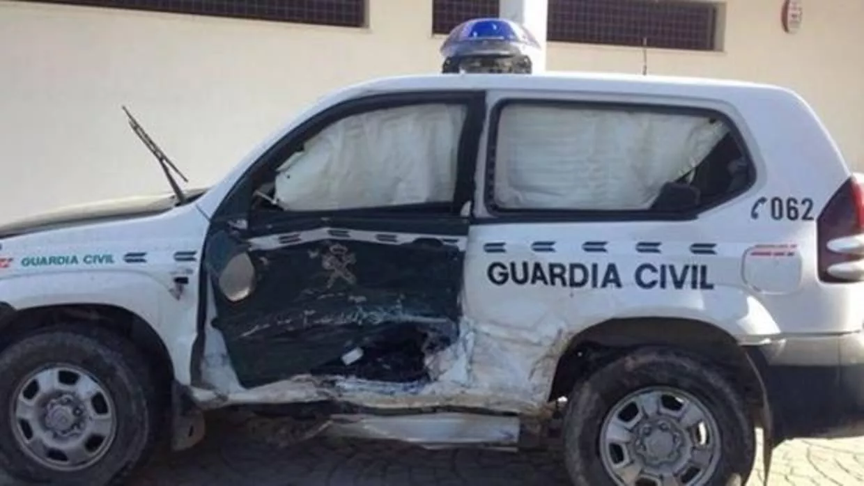 Estado en el que quedó el vehículo coche-machacado-guadia-civil-kF0C--1240x698@abc.jpg